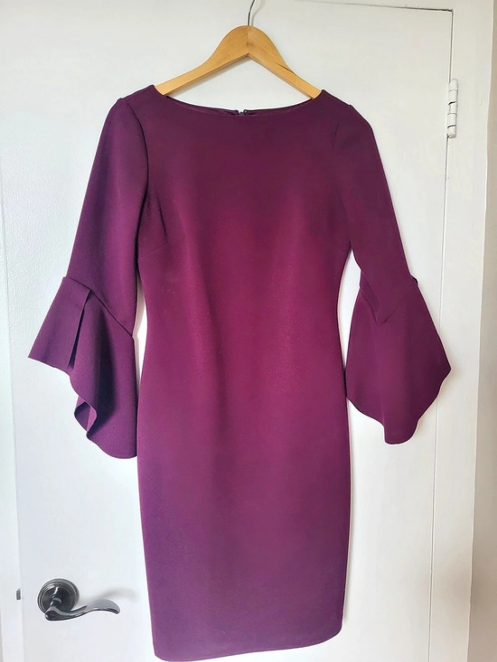 Vince Camuto Fitted Dress with Bell Sleeves in Burgundy / Plum Size 4